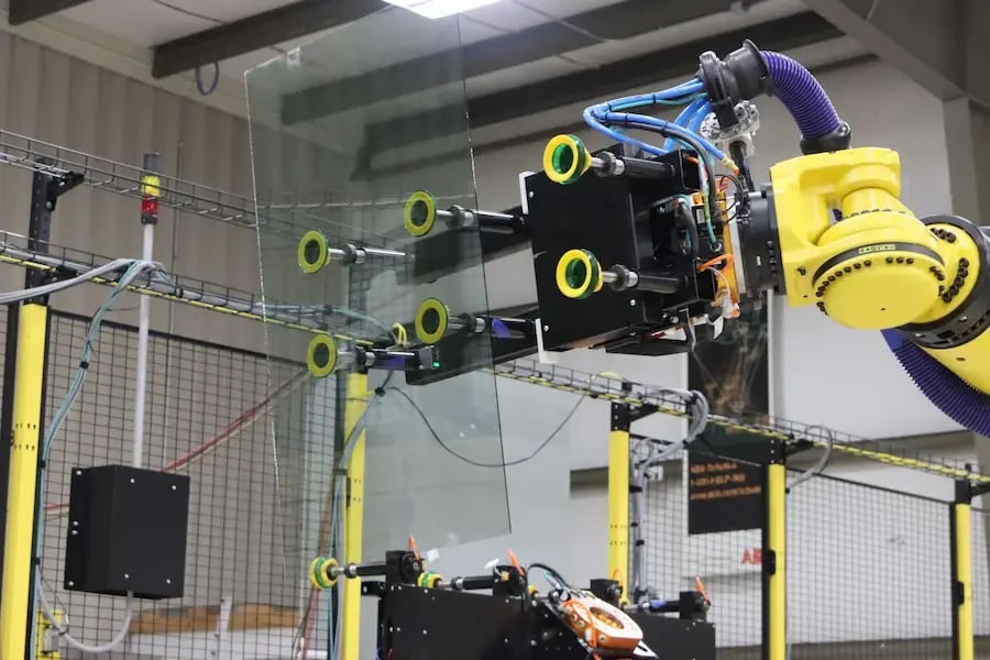 Glass transportation suction robot arm